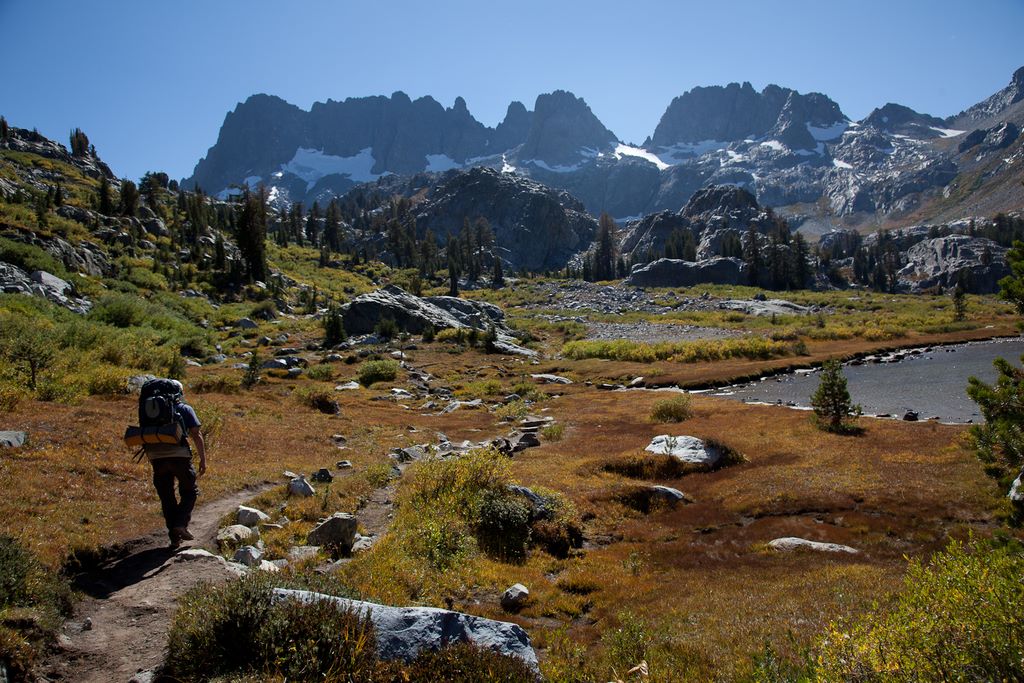 Trail wrapping around Ediza Lake