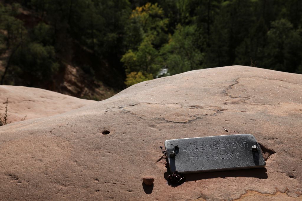 Warning near Upper Emerald Pool.